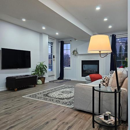 Poolside Entire Lower Level Apt Whitby Exterior foto